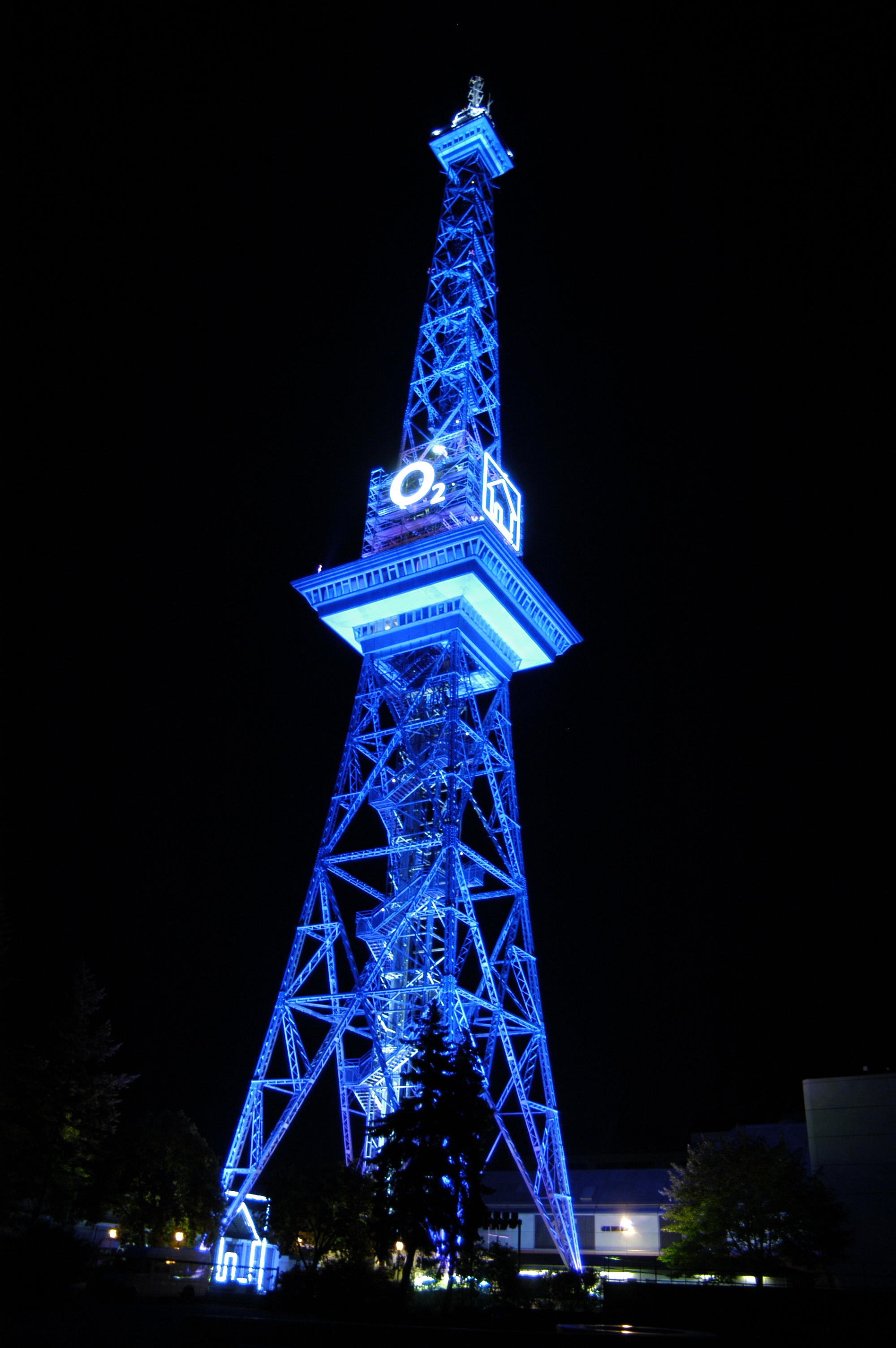 Beleuchtung Funkturm Berlin - Kundenfarbe O2